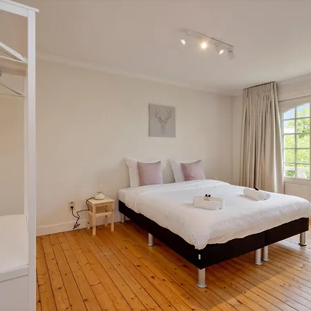 Pauline Vila De Panne